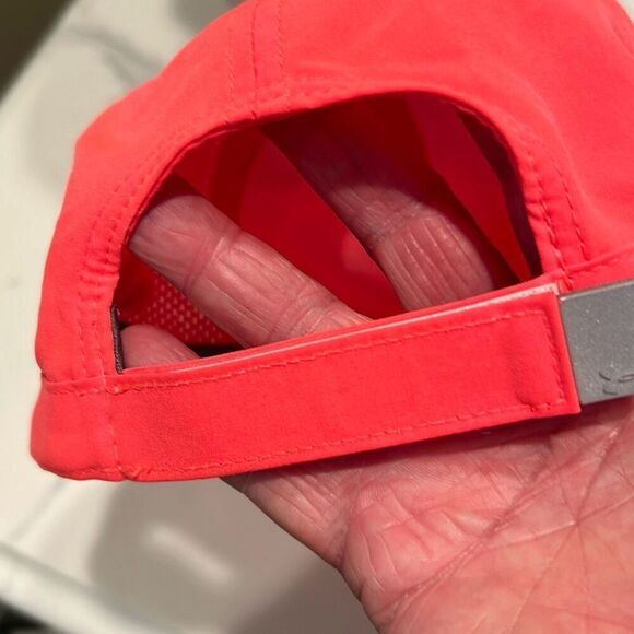 Under Armour Coral Lightweight Hat - Picture 3 of 5